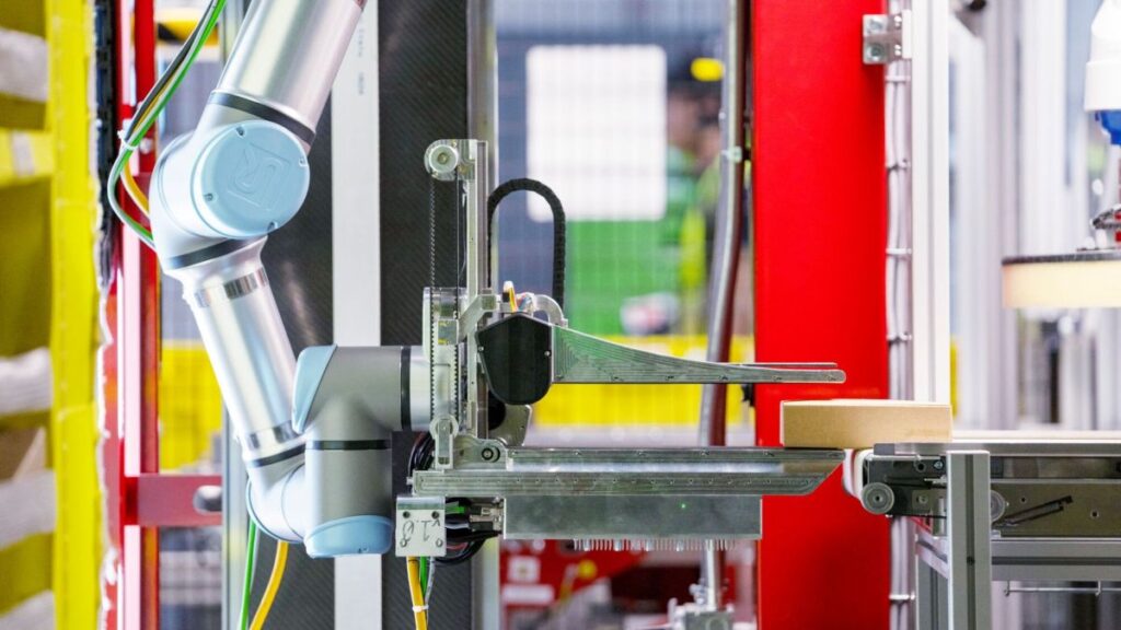 Amazon debuts a warehouse robot with a sense of ‘touch’